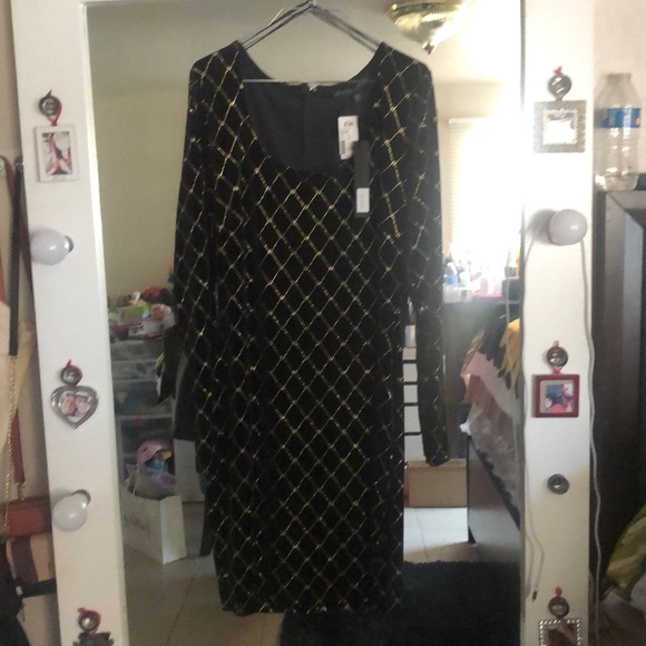 Dress - Picture 1 of 3